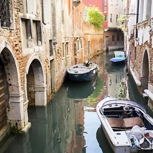 Rialto Corte Dei Sansoni Canal View By Wonderful Italy Venice